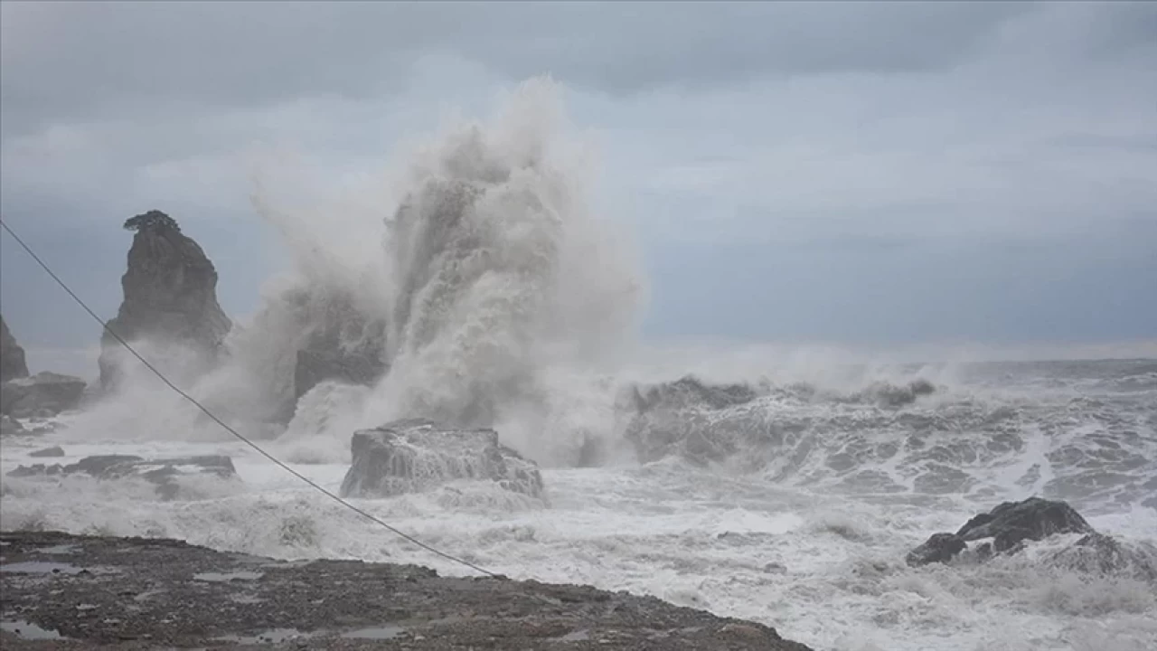 Meteoroloji uyardı: Bartın'da şiddetli yağış ve fırtına etkili olmaya başladı