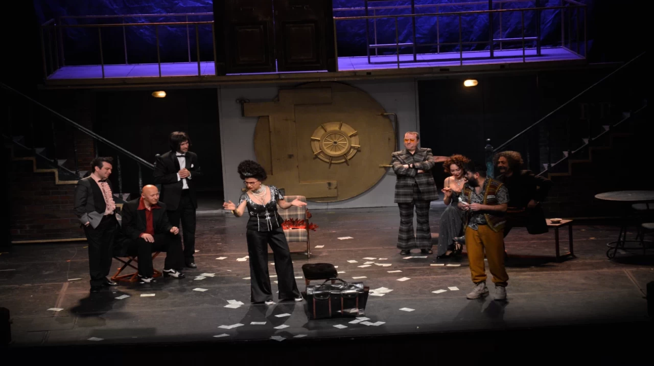 Bursa'da "Beşinci Frank" isimli tiyatro oyunu seyircilerden büyük ilgi gördü