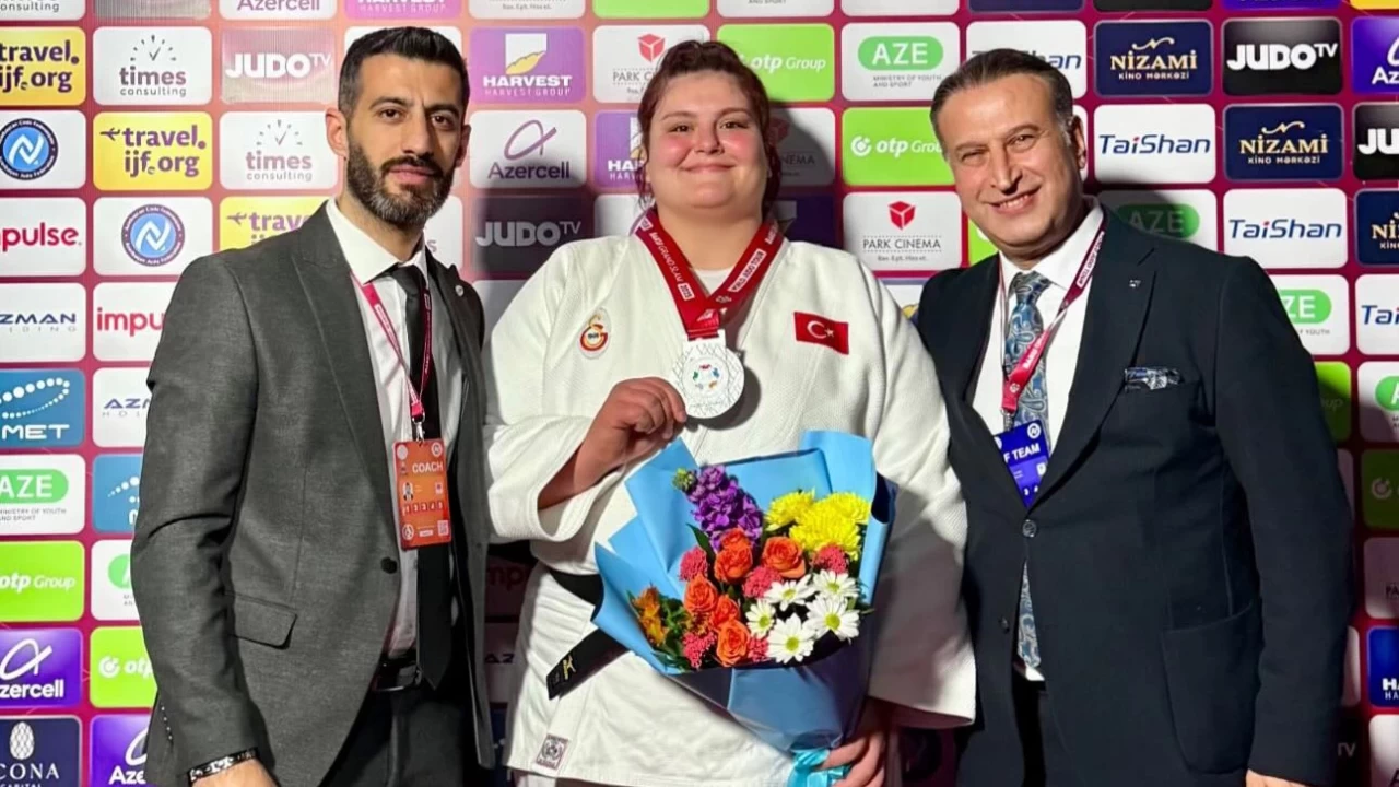Milli judocu Hilal Öztürk, Bakü Grand Slam Turnuvası'nda gümüş madalya kazandı