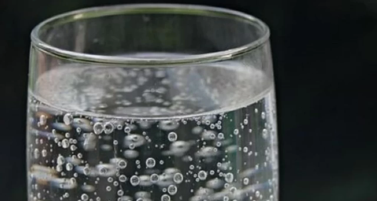 Ramazanda maden suyu içmek zararlı mı? Sahurda ve iftarda ne zaman içilmeli?