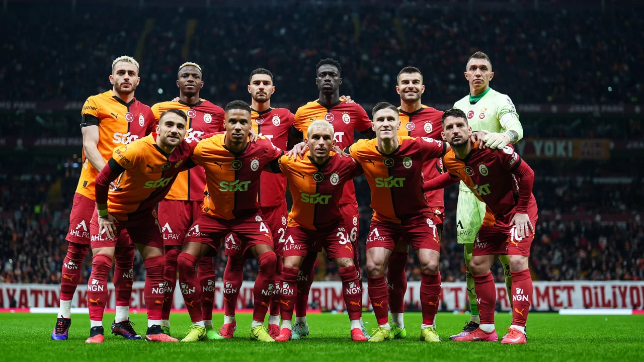 Süper Lig'de Galatasaray-Adana Demirspor karşılaşmasının ilk 11'leri belli oldu: Galatasaray'da yeni transfer ilk 11'de!
