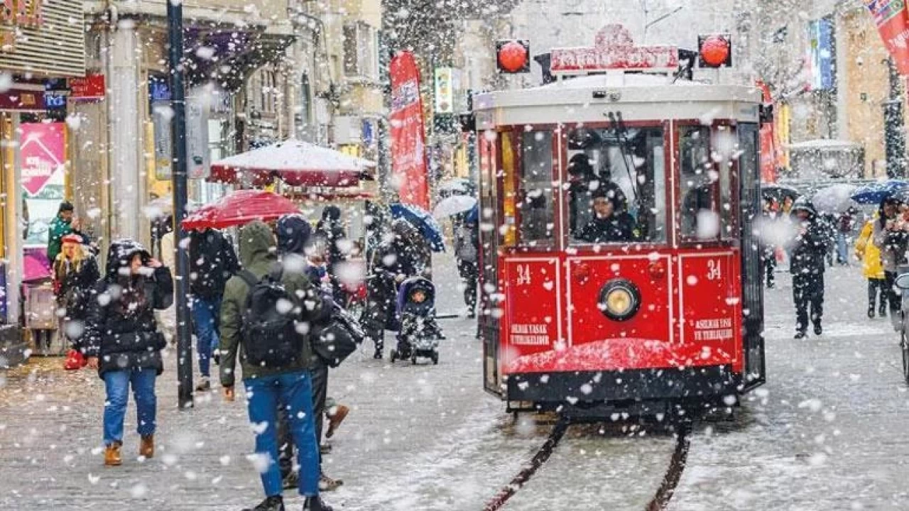İstanbul Valisi Davut Gül, 24 Şubat 2025 Pazartesi için okul tatili kararı vermedi