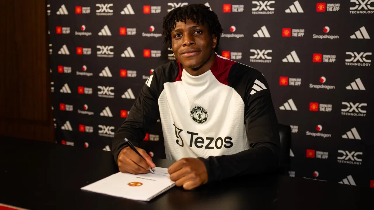 Manchester United, Danimarkalı futbolcu Patrick Dorgu'yu renklerine bağladı