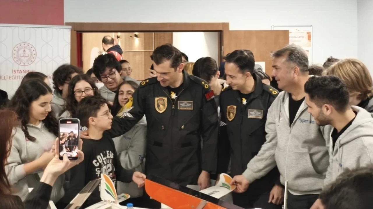 SOLOTÜRK pilotları gençlerle buluştu