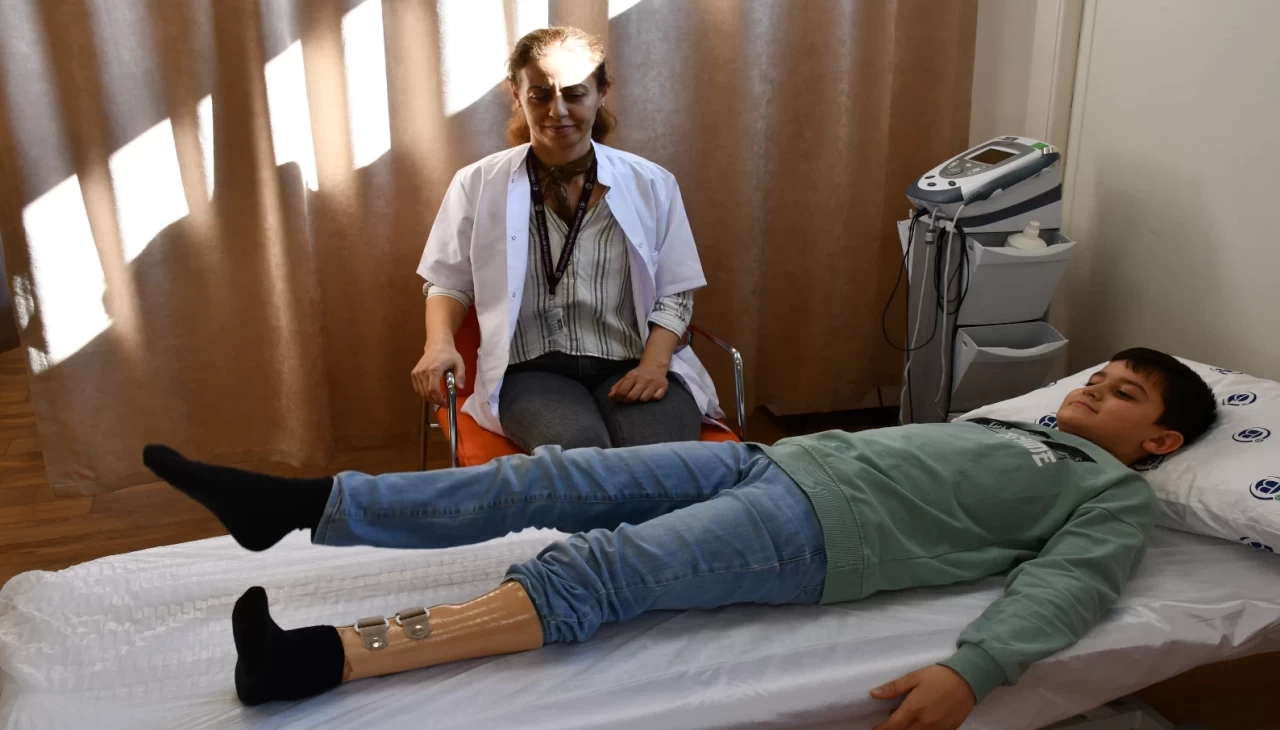 6 Şubat depreminde bacağını kaybeden Ali'nin umut dolu hikayesi