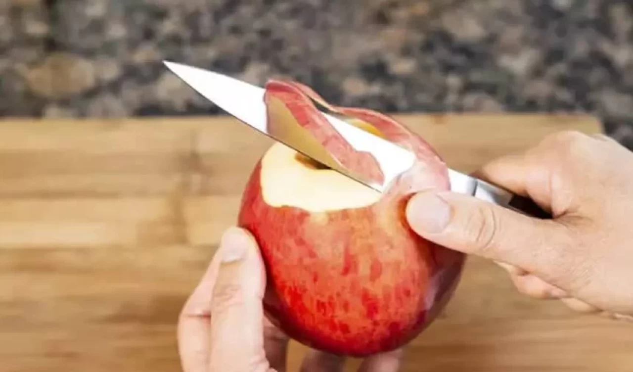 Elma kabuklarının mucizevi etkileri! Faydalarını duyunca şaşıracaksınız