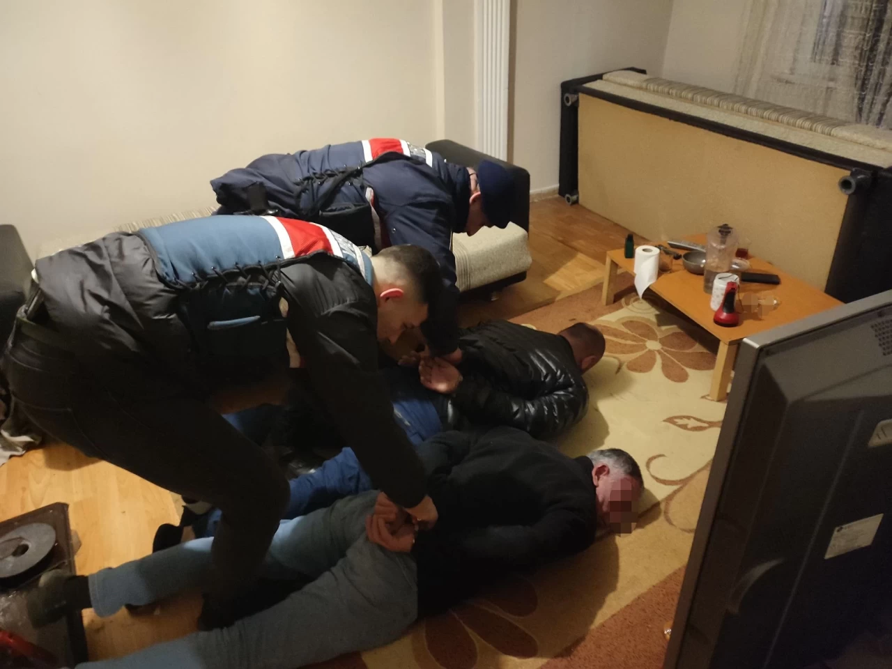 Silah zoruyla gasp edilen cep telefonu ve 8 bin TL için Kapaklı'da operasyon: 2 şüpheli yakalandı