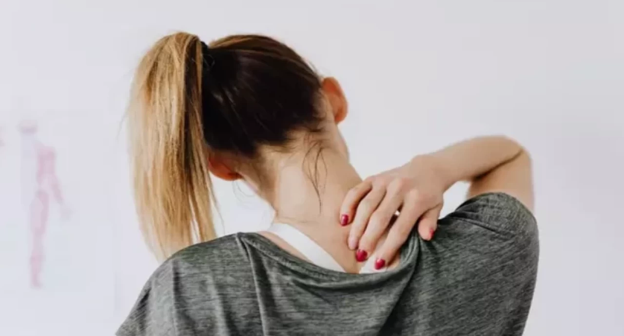 Masa başı çalışanlar için boyun ağrısı çözümleri