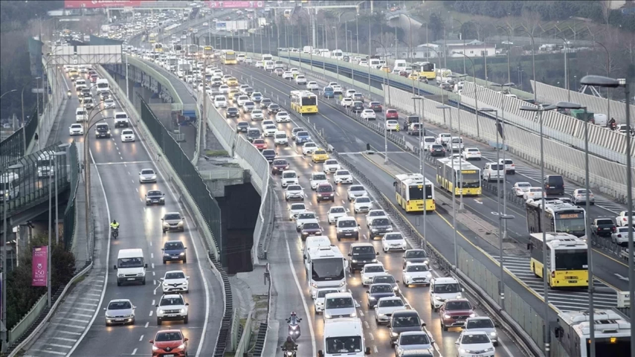 Eğitime bir gün ara verilen İstanbul'da trafik yoğunluğu yüzde 62'ye düştü