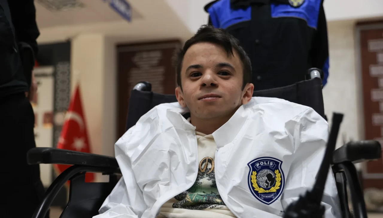 Cam kemik hastası genç Emre’nin polis olma hayali bir günlüğüne gerçekleşti