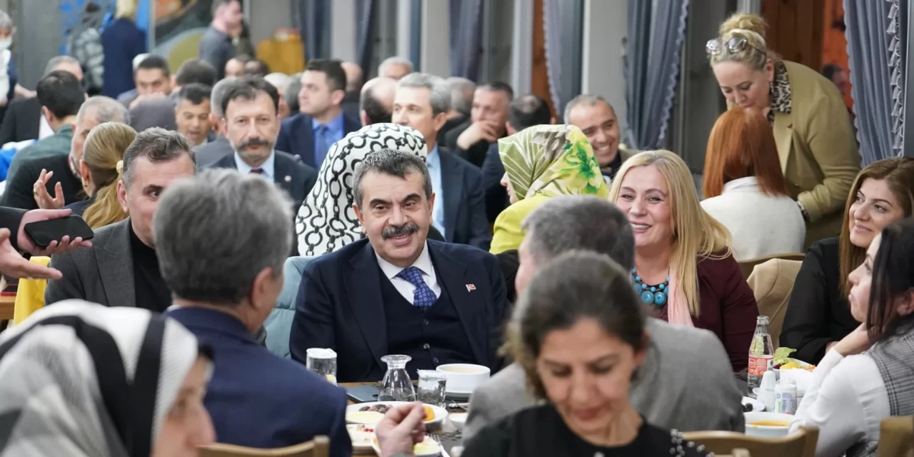 Milli Eğitim Bakanı Yusuf Tekin, 81 ilin milli eğitim müdürleriyle iftarda bir araya geldi