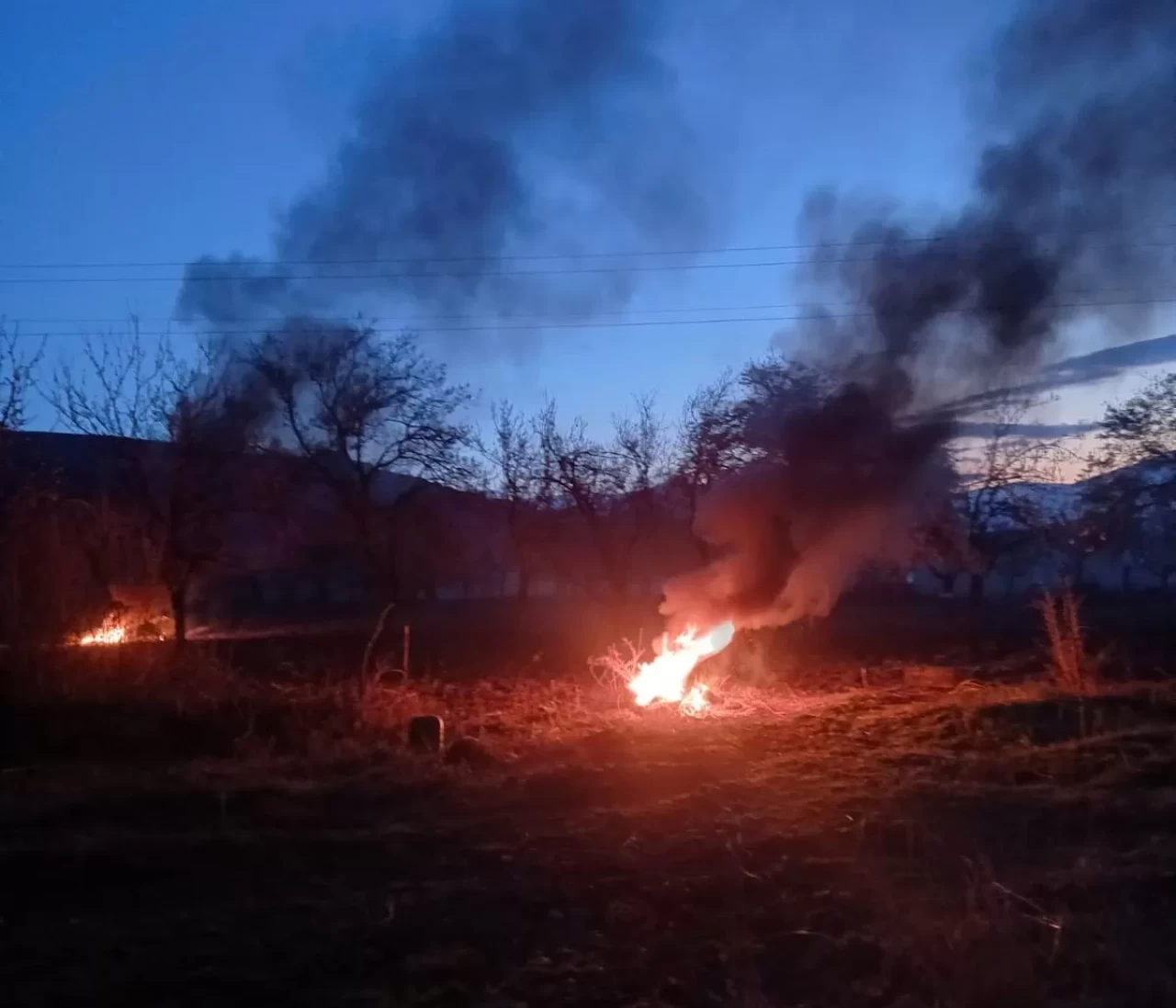 Pütürge’de zirai don endişesi: Çiftçiler ateş yakarak önlem aldı