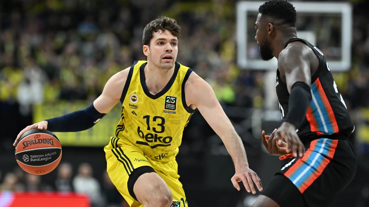 Fenerbahçe, EuroLeague'de Paris Basket'i geriden gelip devirdi!