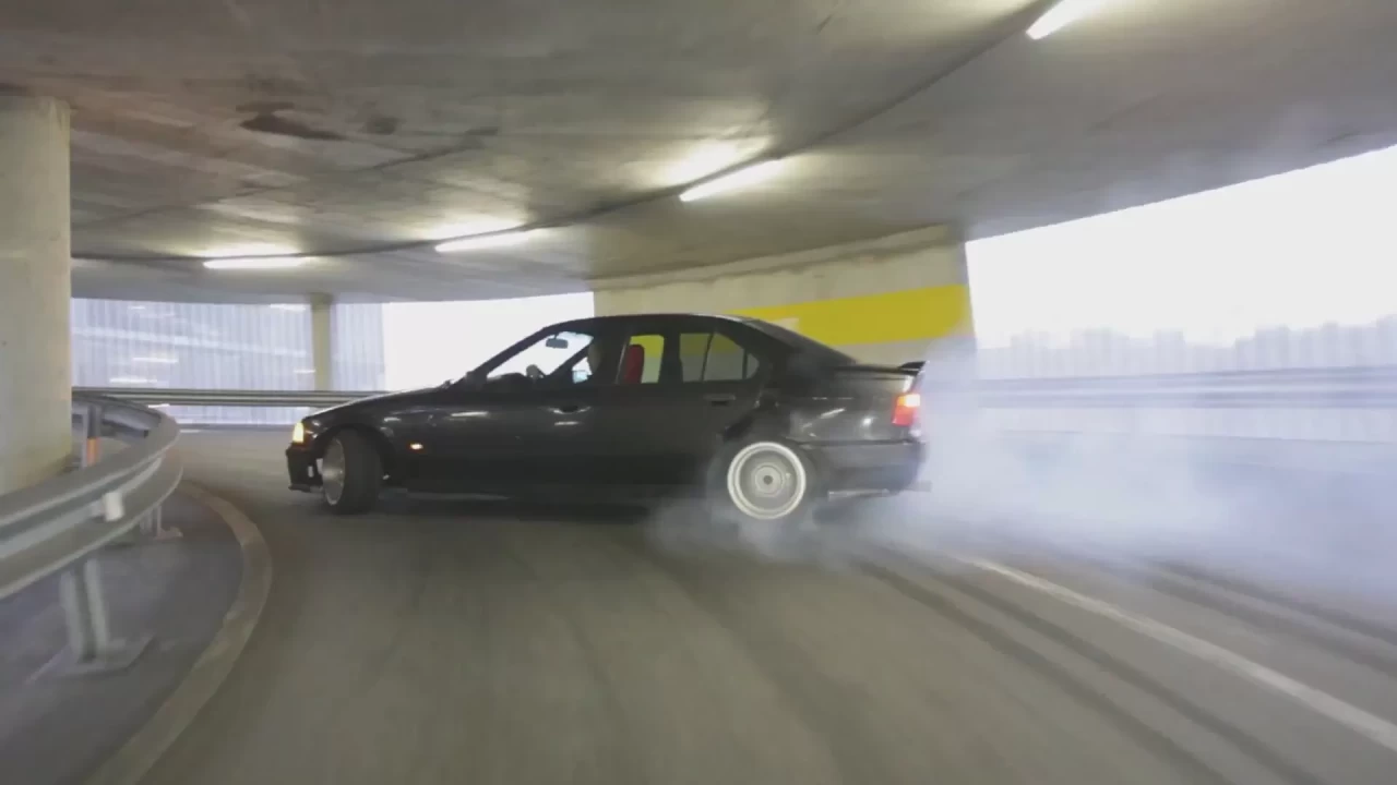 Sivas'ta drift atarak çevresine rahatsızlık veren sürücü 52 bin 368 lira ceza yedi