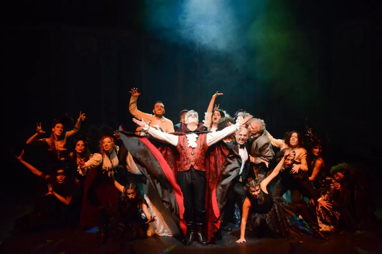 Bakan Ersoy: “Sanatın gücüyle sahnede tarih yazıyoruz”