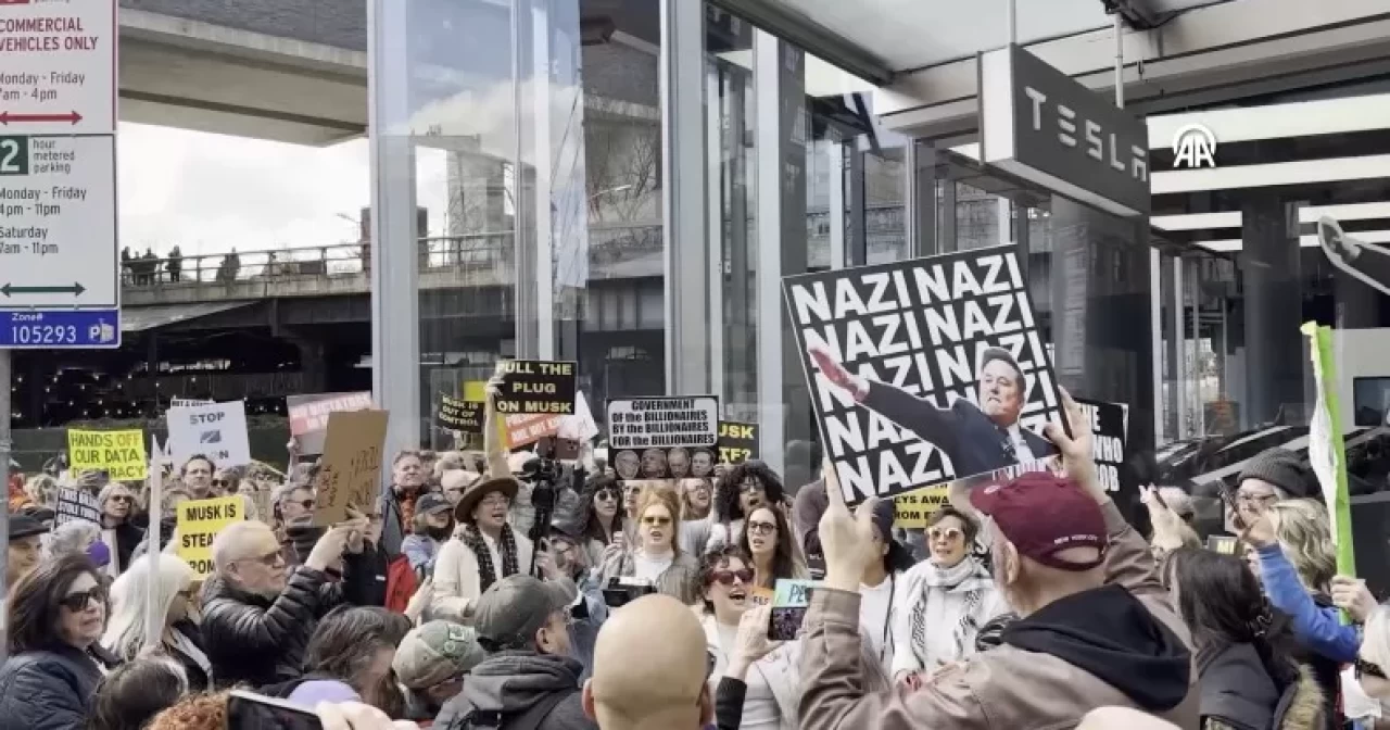New York’ta göstericiler Tesla genel merkezini bastı