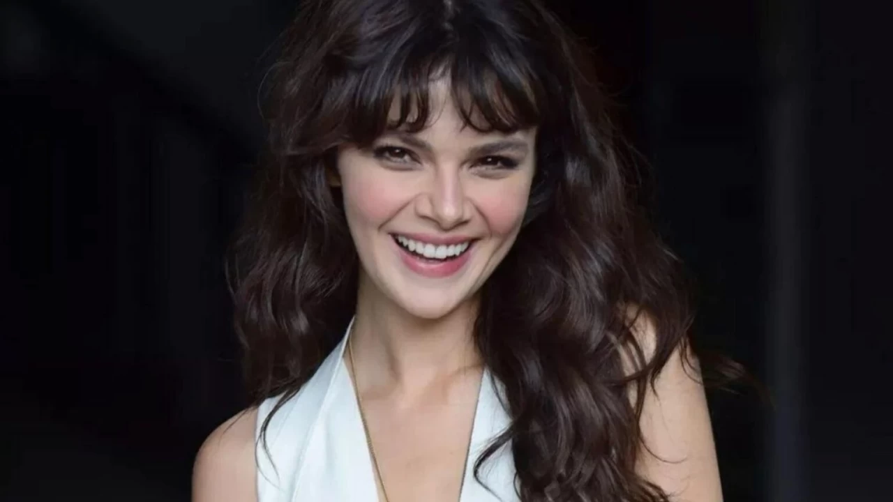 Uzak Şehir’in Alya’sı Sinem Ünsal güzellik rutinleri