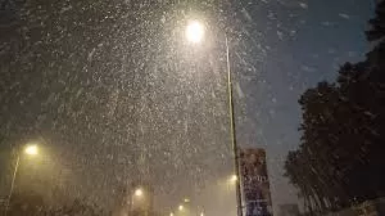 İstanbul'un yüksek kesimlerine kar yağdı