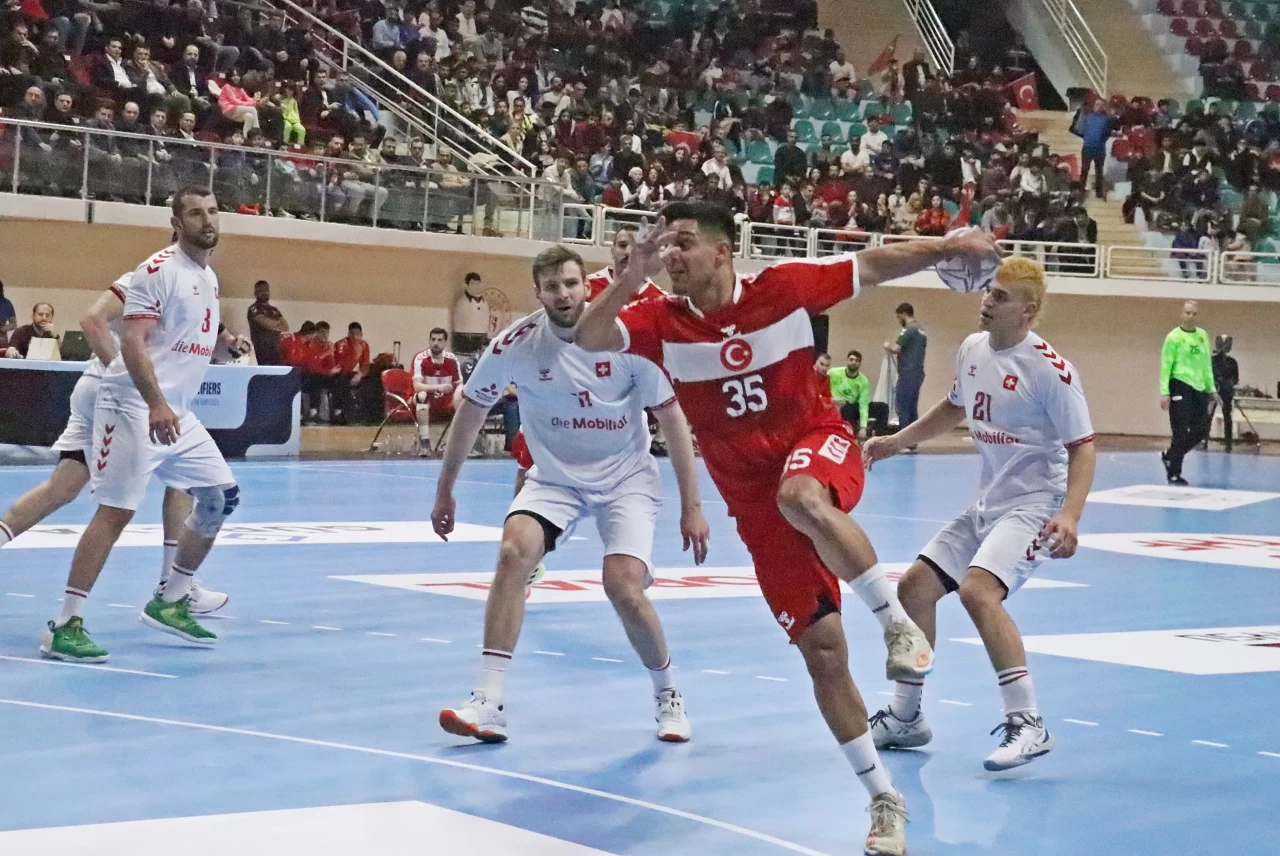 A Milli Hentbol Takımı, Diyarbakır’da İsviçre’ye mağlup oldu