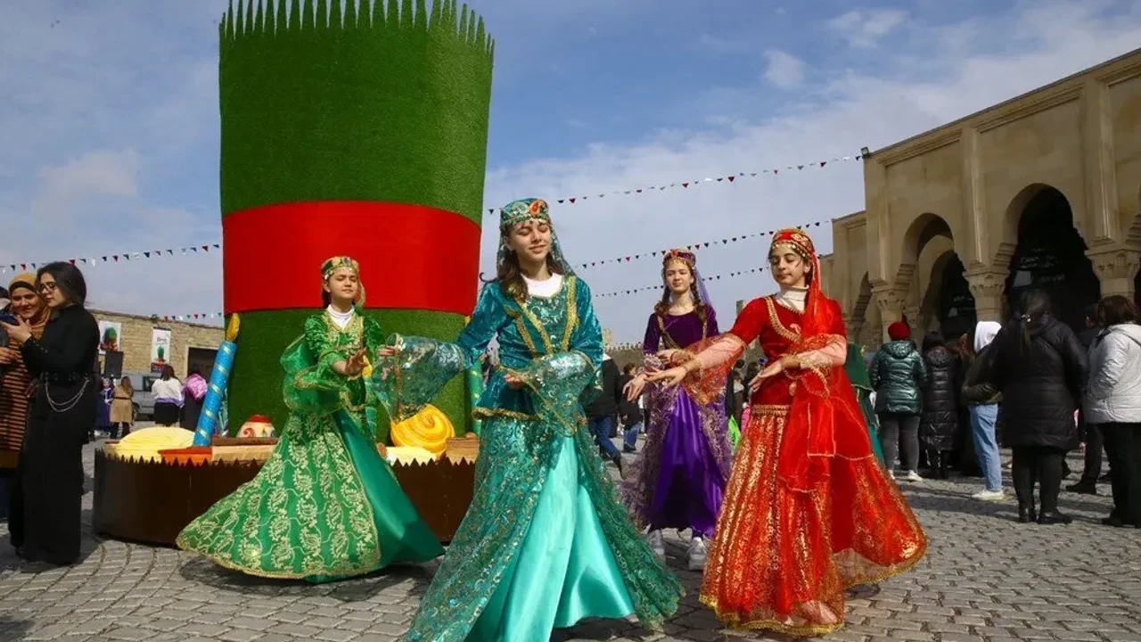 Azerbaycan'ın başkenti Bakü'de Nevruz Bayramı coşkusu başladı