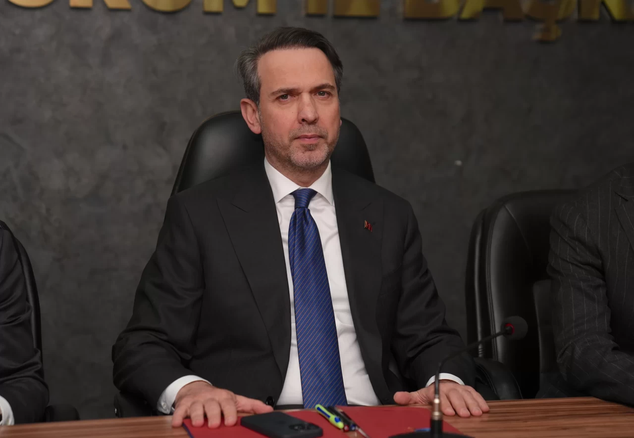 Alparslan Bayraktar Erzurum'da: Valilik ve üniversite camisini ziyaret etti!