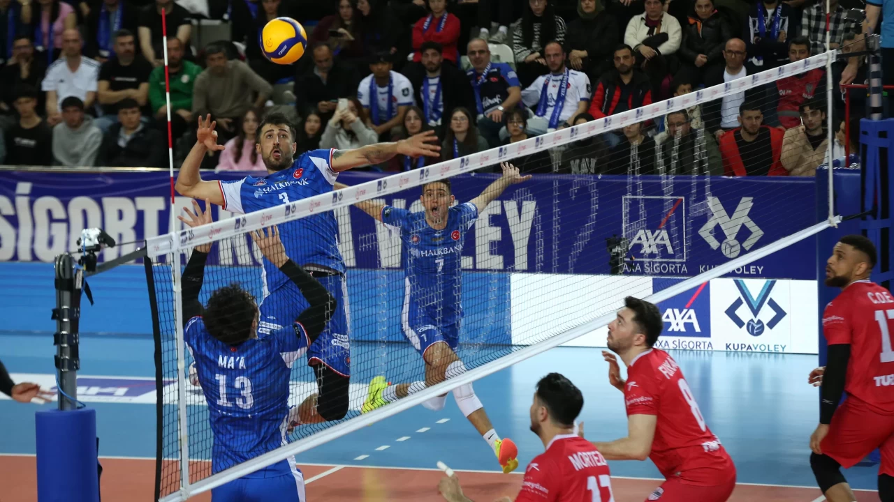 Kupa Voley'de ilk finalist Halkbank Erkek Voleybol Takımı oldu!