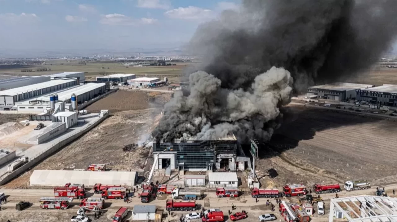 Ankara’da yatak fabrikasında yangın