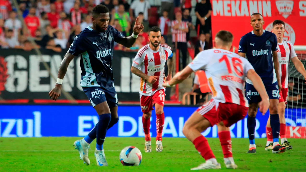 Fenerbahçe-Antalyaspor maçında ilk 11'ler belli oldu!