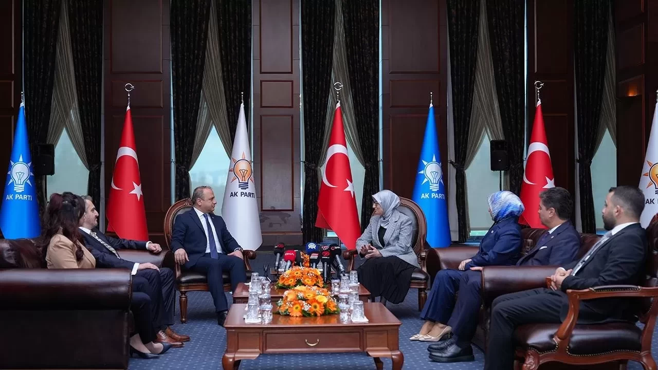 Siyasi partilerde bayramlaşma