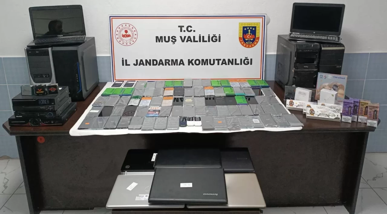 Muş’ta jandarma operasyonları: 75 kişi yakalandı, silah ve kaçak eşya ele geçirildi