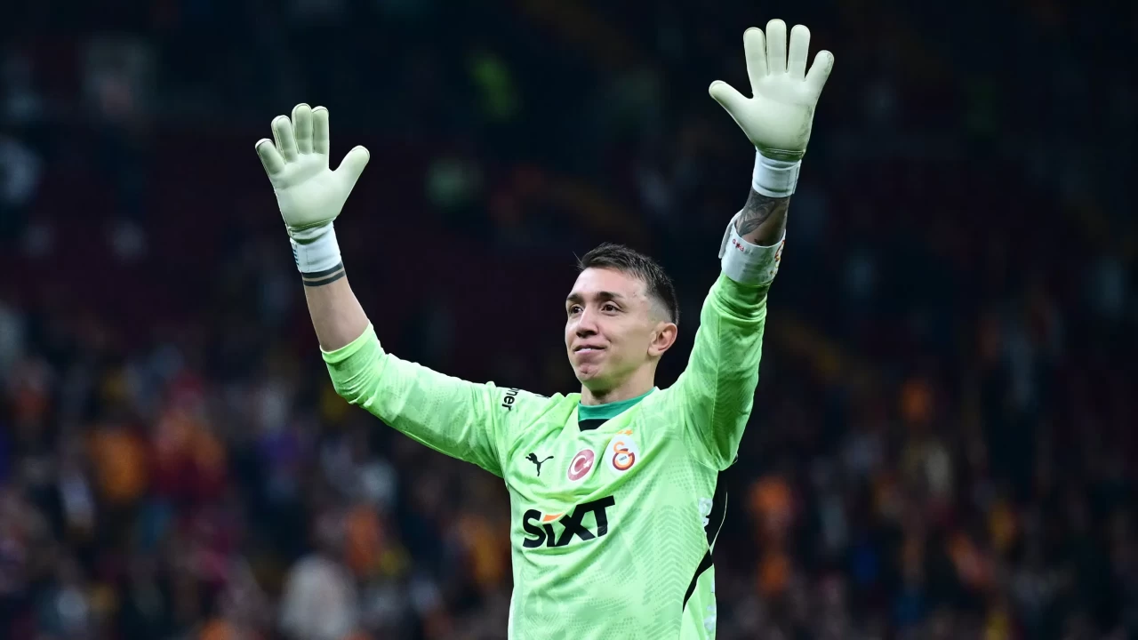 Galatasaray'da Muslera dönemi bitiyor: İşte kaleci adayları