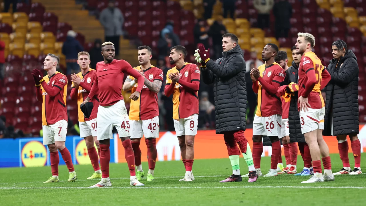 Galatasaray'da Okan Buruk'a tepkiler artıyor: Şampiyonluk yolunda kriz sinyalleri
