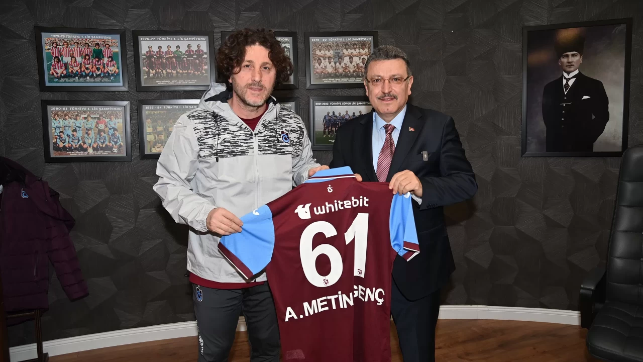 Trabzon Büyükşehir Belediye Başkanı Ahmet Metin Genç, Trabzonspor Kulübünü ziyaret etti