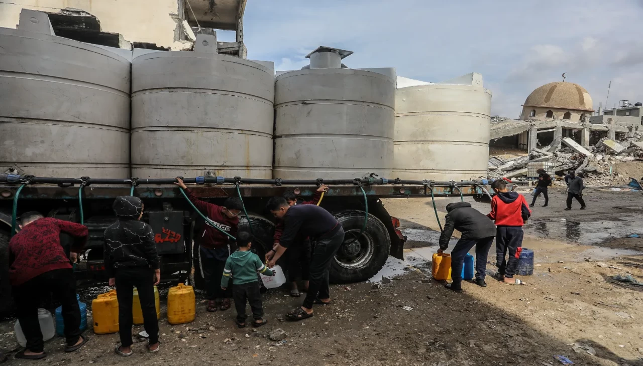 Gazze’de su krizi: Filistinliler, bidonlarla yaşam savaşı veriyor