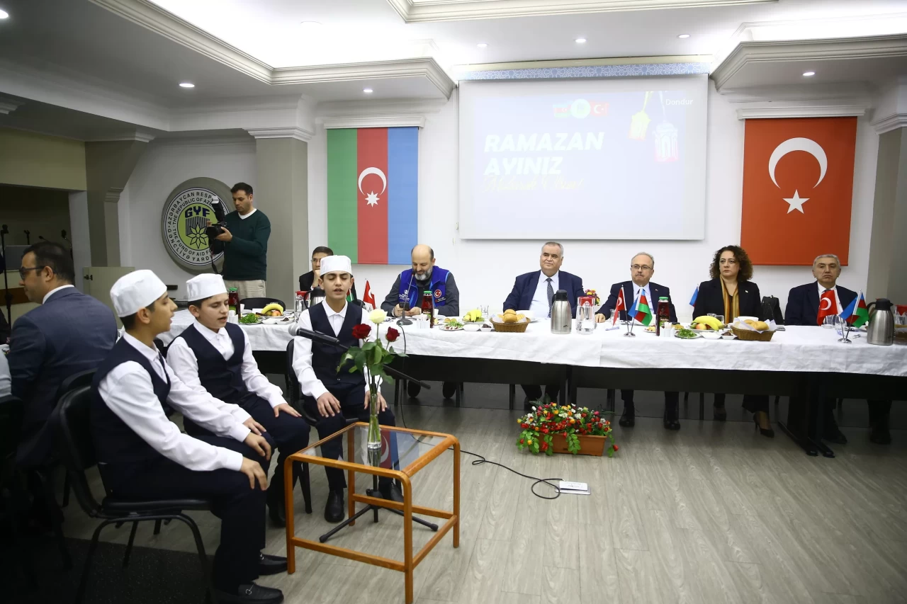 Türk kurum ve kuruluşların temsilcileri Azerbaycan'ın başkenti Bakü'deki iftarda buluştu