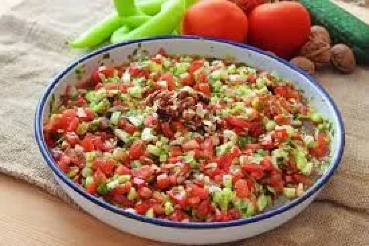 Gavurdağı Salatası Tarifi: Lezzetli ve Pratik Bir Salata!