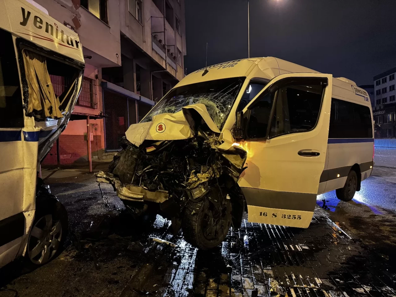 Bursa Yıldırım'da zincirleme kaza! 3 yaralı hastaneye kaldırıldı