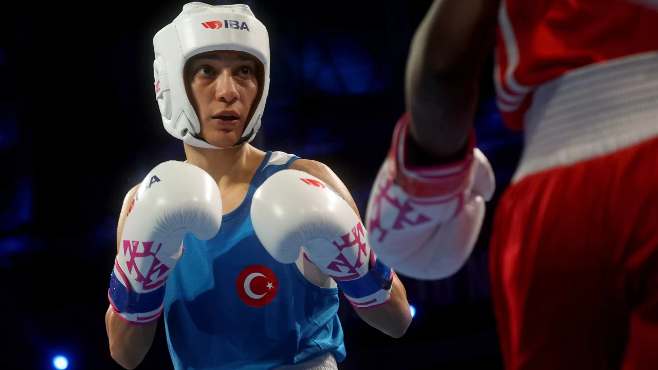Kadınlar Dünya Boks Şampiyonası'nda Ayşen Taşkın ve Elif Güneri üst tura yükseldi