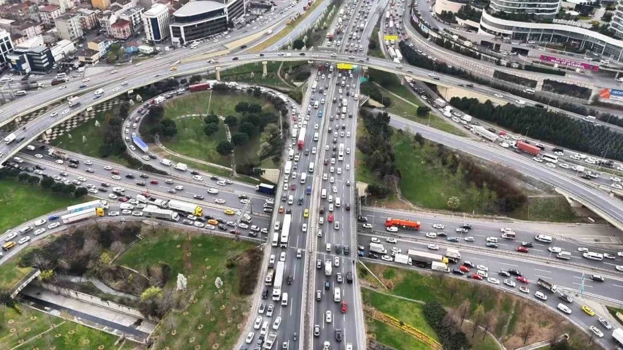 İstanbul'da bayram tatilinde trafik yoğunluğu yaşanıyor