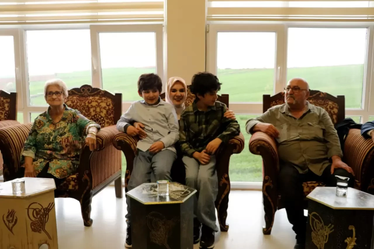 Bakan Göktaş, Tekirdağ'da huzurevi sakinlerini ziyaret etti