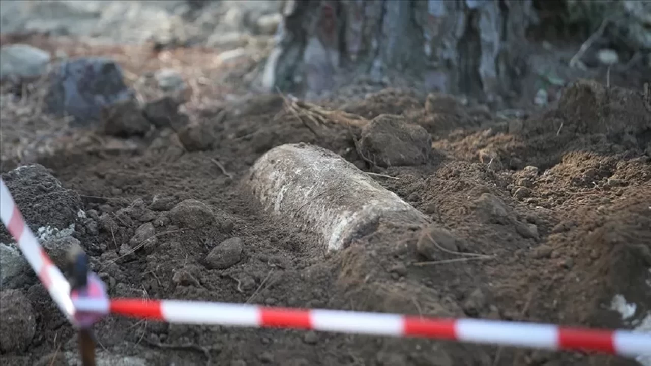 Gelibolu'da mezar kazılırken bulunan top mermisi imha edildi