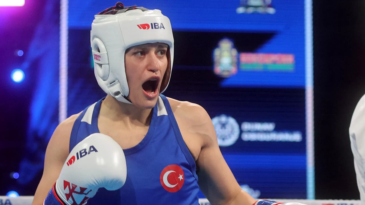 Esra Yıldız Kahraman, Kadınlar Dünya Boks Şampiyonası'nda bronz madalya kazandı