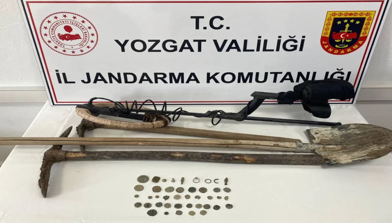Yozgat Çekerek'te izinsiz kazı: 2 şüpheli tarihi eserlerle yakalandı