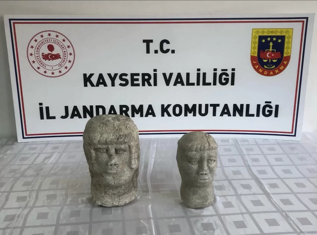 Jandarma harekete geçti! Evinden Roma ve Bizans heykelleri çıktı