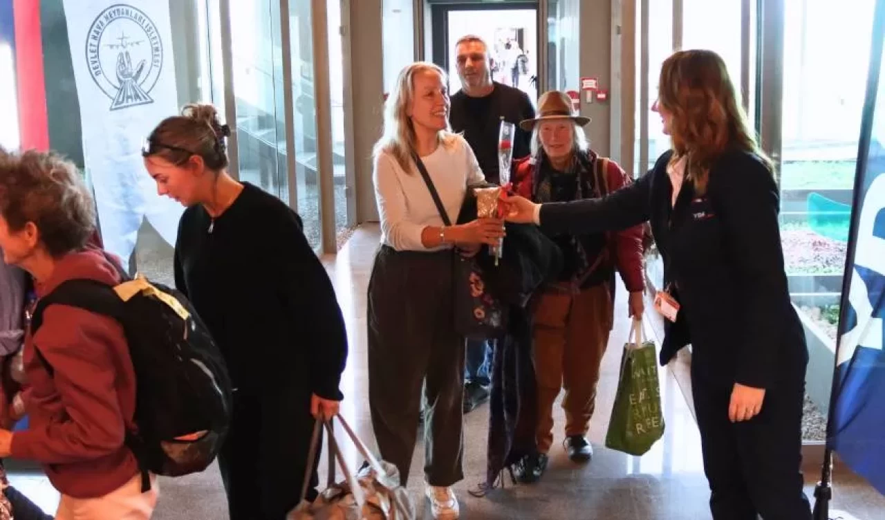 Dalaman 2025 turizm sezonunu açtı: İlk uçak İngiltere’den geldi