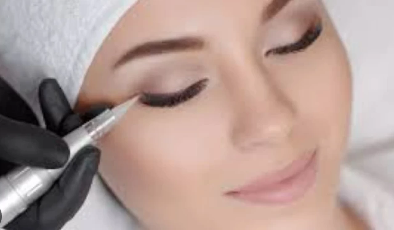 Kalıcı makyajın sakladığı tehlike: Göz kaybetme riski!