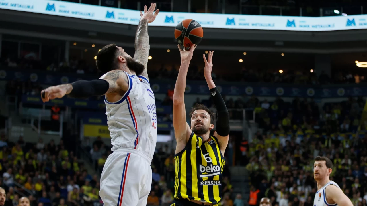 Basketbol Süper Ligi’nde Anadolu Efes, Fenerbahçe Basketbol Takımı’nı konuk ediyor