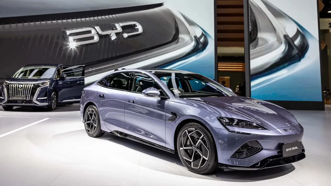 Çinli elektrikli araç üreticisi BYD satışlarda ABD'li Tesla'yı geride bıraktı