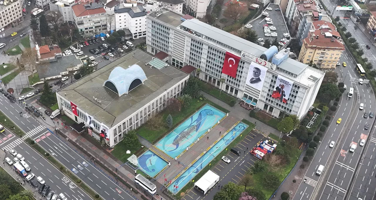 İBB'ye yönelik yolsuzluk soruşturmasında 7 şüphelinin bankalardaki kasalarına el kondu