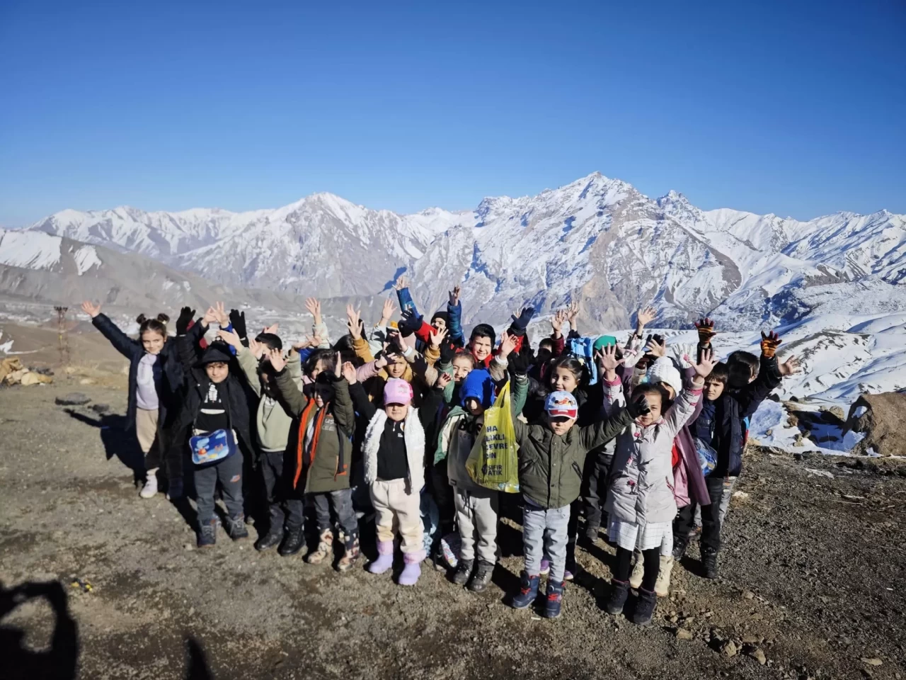 Minikler 3 bin rakımda kayak yaptı